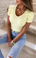Détail d'un t-shirt côtelé jaune clair à col en V avec manches bouffantes et style d'été - S / Jaune