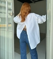 Détail de la chemise blanche à manches longues avec fente boutonnée dans le dos - S / Blanc