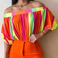 Set met regenboog gestreepte off-shoulder top en feloranje broek met hoge taille - S / Oranje Gele Strepen