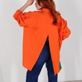 Chemise orange oversize pour femme avec dos fendu élégant et fermeture à boutons - S / Orange