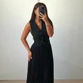 Elegant black sleeveless V-neck top with handmade roses and pleated skirt set - S / Black With Flower