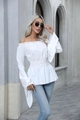 Top rinascimentale bianco a spalle scoperte con vita a punto smock e maniche a campana - S / Bianco