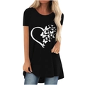 Detailansicht eines schwarzen Damen-T-Shirts mit weißem Herz- und Schmetterlingsdruck - S / Schwarz