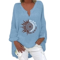 Top in cotone e lino azzurro con scollo a V e stampa sole e luna con maniche lunghe - S / Celeste