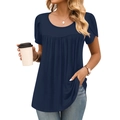 Detail der Brustfalten an diesem marineblauen T-Shirt mit Rundhals und kurzen Ärmeln - S / Marineblau