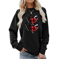 Detailaufnahme von rotem Karo-Herzprint und Buchstabe X auf schwarzem Sweatshirt - S / XOXO Plaid Herz Stil (Schwarz 563)