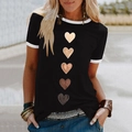 Detail von Kontrast-Rundhalsausschnitt und Herzprint auf schwarzem Sommer-T-Shirt - S / Schwarz