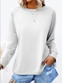 Dettaglio di felpa girocollo grigio chiaro con maniche raglan e polsini a coste - S / Bianco