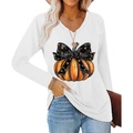 Détail de l'imprimé citrouille d'Halloween avec nœud noir sur T-shirt blanc à col en V - S / Blanc