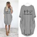 Graues Oversize-Langarmkleid mit Faith Hope Love-Print und Taschen, lässiger Rundhalsausschnitt - S / Grau