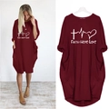 Bordeauxrotes lockeres Langarmkleid mit Faith Hope Love Aufdruck und Taschen - S / Burgunderrot