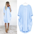 Détail d'une robe longue bleu clair grande taille avec larges poches et coupe décontractée - 3XL / Rose bonbon
