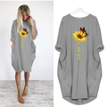 Dettaglio dell'abito grigio a maniche corte con stampa girasole farfalla e tasca - S / Grigio