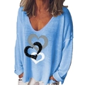 Camiseta azul claro de manga larga con cuello en V y estampados de corazones enlazados - S / Azul