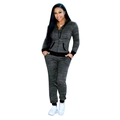 Nahaufnahme des grauen Damen-Trainingsanzugs mit Kapuzenjacke und Rippbündchen am Saum - S / Grau