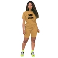 Détail de l'imprimé couronne Queen noir sur l'ensemble de sport jaune gingembre deux pièces - S / Haut Et Bas / Abricot