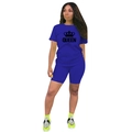 Détail de l'ensemble t-shirt et short cycliste bleu avec imprimé couronne queen - S / Haut Et Bas / Bleu Saphir