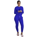 Dettaglio del set blu a due pezzi con felpa Faith e pantaloni con arricciature stacked - S / Blu Reale