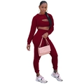 Set tre pezzi bordeaux in maglia a coste con cardigan corto e pantaloni sportivi - S / Borgogna