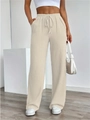 Detail van beige wijde broek met wafelstructuur stof en elastische taille met trekkoord - S / Abrikoos