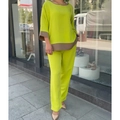 Completo casual da donna verde neon con bordi marroni, top ampio e pantaloni dritti - S / Verde Fluorescente Bicolore