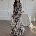Robe longue fleurie à manches longues avec col bénitier élégant et coupe sirène - S / Imprimé Rose
