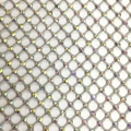 Detail van grijs mesh weefsel met fonkelende AB-steentjes op ruitvormige knopen - S / Grijs