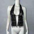 Dettaglio del top all'americana con paillettes nere, croce d'argento e frange - S / Nero