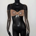 Dettaglio del top a strass color champagne con manicotti a rete coordinati - S / Oro