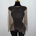 Detail van champagne goudkleurige mesh top met sprankelende strass op een paspop - S / Goud