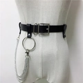 Detail van de punk riem van zwart PU-leer met zilveren gesp en gelaagde metalen kettingen - 100cm / Zwart