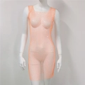 Gros plan de la robe en maille orange ornée de strass et tissu en nylon transparent - Orange Col Carré