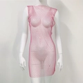 Dettaglio dell'abito a rete rosa con strass scintillanti su un tessuto elastico e morbido - Taglia unica / Girocollo Rosa Rosso