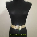 Dettaglio cintura dorata da 3,5 cm con 10 file di strass e fibbia quadrata brillante - Oro a 10 Righe