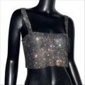 Λήψη macro από χρωματιστά στρας σε ένα πολυτελές crop top που δείχνει λαμπερές λεπτομέρειες - XS / Μαύρο