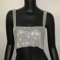Dettaglio di un crop top con paillettes argento, spalline larghe e finitura metallica - Taglia unica / Argento