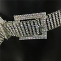 Gros plan sur ceinture de luxe en strass avec cristaux AB et grande boucle rectangulaire - Style Multicolore 1 / 105cm