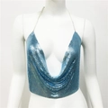 Détail d'un haut licou en paillettes métalliques bleu clair avec col en V profond et chaînes - Bleu Ciel Style Court 25cm