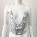Détail du haut dos nu à paillettes argentées avec mesh métallique et décolleté en V - Argent Style Long 30cm