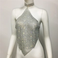 Detail von silbernem Strass-Mesh-Neckholder-Top mit passendem Choker und Saum - Silber