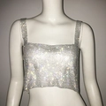 Detailweergave van de sprankelende zilveren strass camisole top met glimmende pailletten - Stijl met Strass / Zilver Met Strass