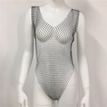 Detalle de body de rejilla negra con brillantes pedrería y escote en V profundo - S / Negro
