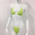 Detailaufnahme des neongrünen Mesh-Bikinis mit funkelnden Strasssteinen und Neckholder - Einheitsgröße / Oberteil Und Unterteil / Fluoreszierendes Grün