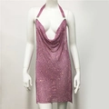 Detail van roze strass-gaas op mini-jurk met gedrapeerde halslijn en halterontwerp - XL / Roze