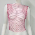 Détail d'un haut court en maille strass fuchsia sur un mannequin de couture blanc - S / Col rond / Rose rouge