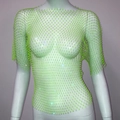 Détail du haut en maille vert néon avec strass scintillants et texture de filet - Vert Fluorescent