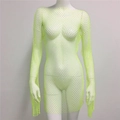 Detalle del vestido de rejilla verde neón con cristales brillantes para fiestas y eventos - Vestido Verde