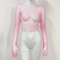 Dettaglio di un crop top rosa in rete con strass scintillanti e maniche lunghe - Top Rosa