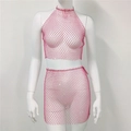 Primer plano del conjunto de top halter y minifalda de malla con pedrería rosa brillante - Talla única / Rosa Rojo