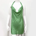 Dettaglio mini abito in maglia metallica verde con scollatura a drappeggio di strass - S / Verde